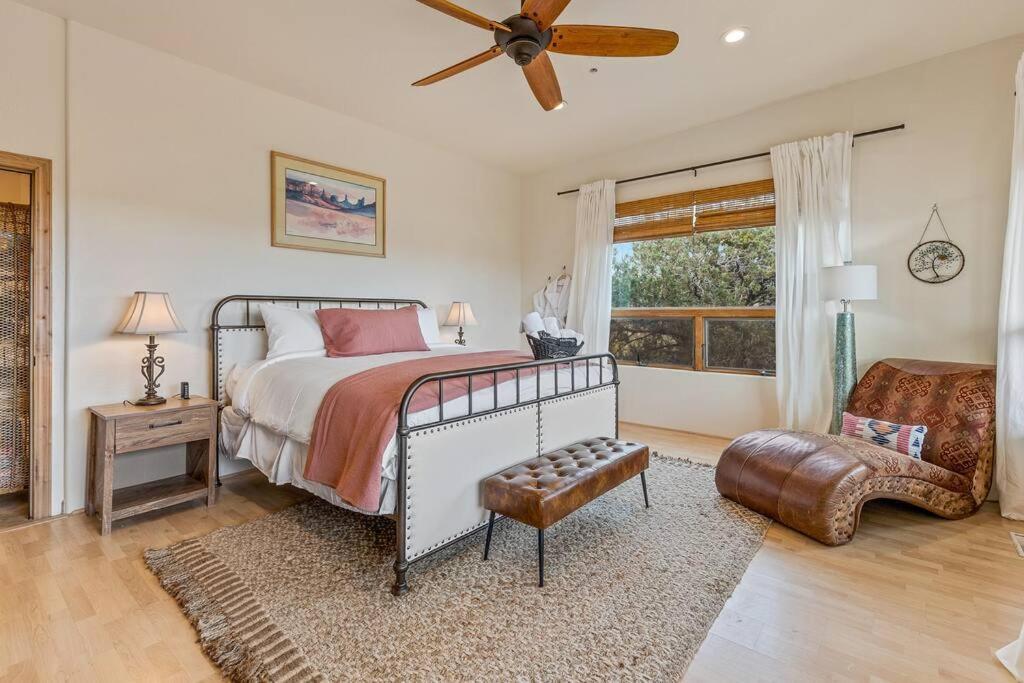 Close To Fresh Creek! Sleeps 12 ~ Amazing Views W/Serene Open Space ~ Hot Tub + Game Room ~ Trails Outside Sedona Exterior foto