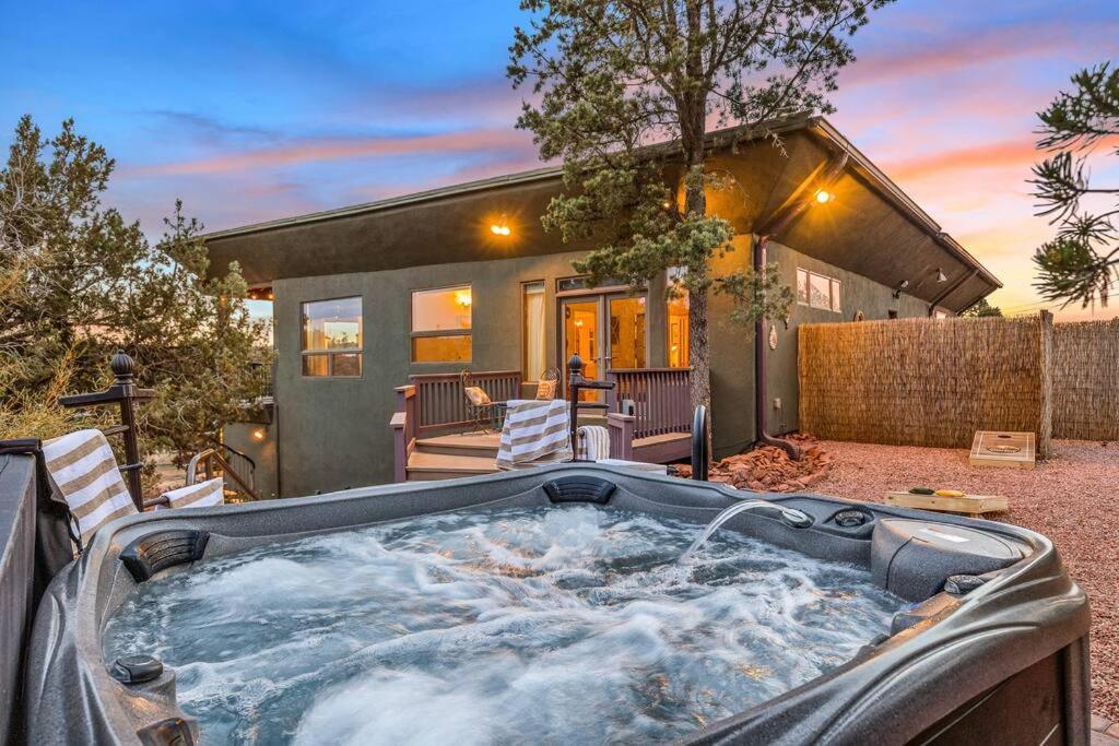 Close To Fresh Creek! Sleeps 12 ~ Amazing Views W/Serene Open Space ~ Hot Tub + Game Room ~ Trails Outside Sedona Exterior foto