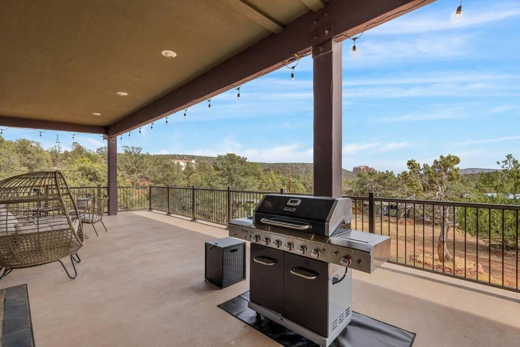 Close To Fresh Creek! Sleeps 12 ~ Amazing Views W/Serene Open Space ~ Hot Tub + Game Room ~ Trails Outside Sedona Exterior foto