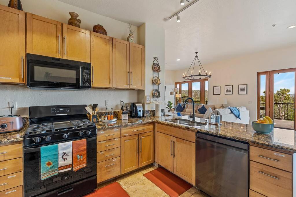Close To Fresh Creek! Sleeps 12 ~ Amazing Views W/Serene Open Space ~ Hot Tub + Game Room ~ Trails Outside Sedona Exterior foto